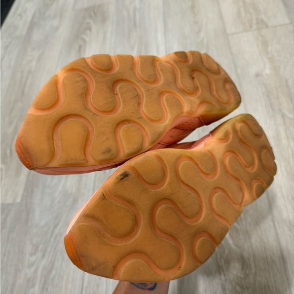 Good condition sneakers. I just changed my style and I don’t wear it anymore - Picture 7 of 8